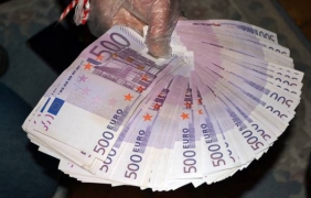 Разбиха производство на 50 млн. фалшиви евро [снимки]