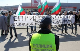 Мюфтия иска три джамии в София, граждани протестират