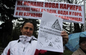 Жителите на софийско село излязоха на протест в защита на гората си [видео]