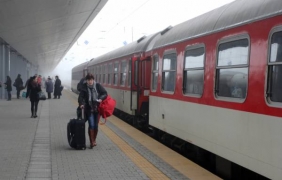 Сигнал за бомба опразни Централната жп гара в София