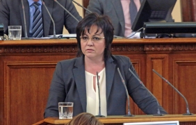 БСП: Парламентът няма ли да обсъжда оставките на тримата министри?