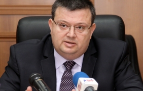 Лице свързано с 
