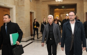 Малката коалиция се разпадна официално