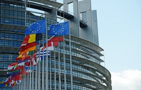 Европарламентът гласува забрана за пластмасовите сламки, торбички и клечки за уши